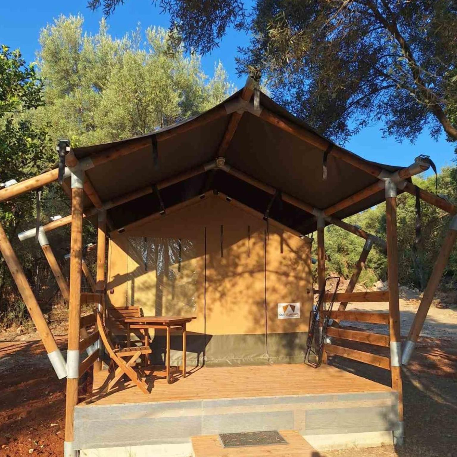 Nirikos Camping Spasmeni Vrisi Rom bilde