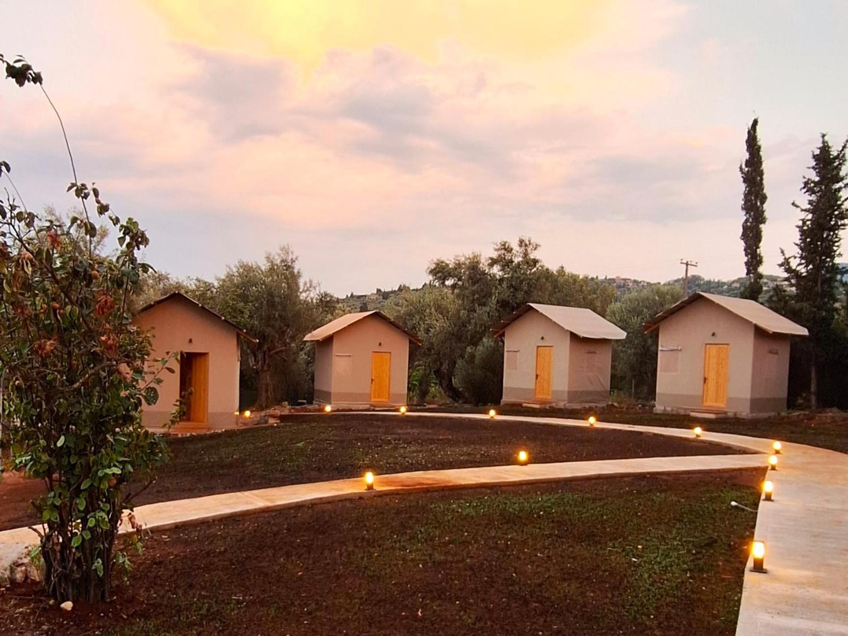 Nirikos Camping Spasmeni Vrisi Rom bilde