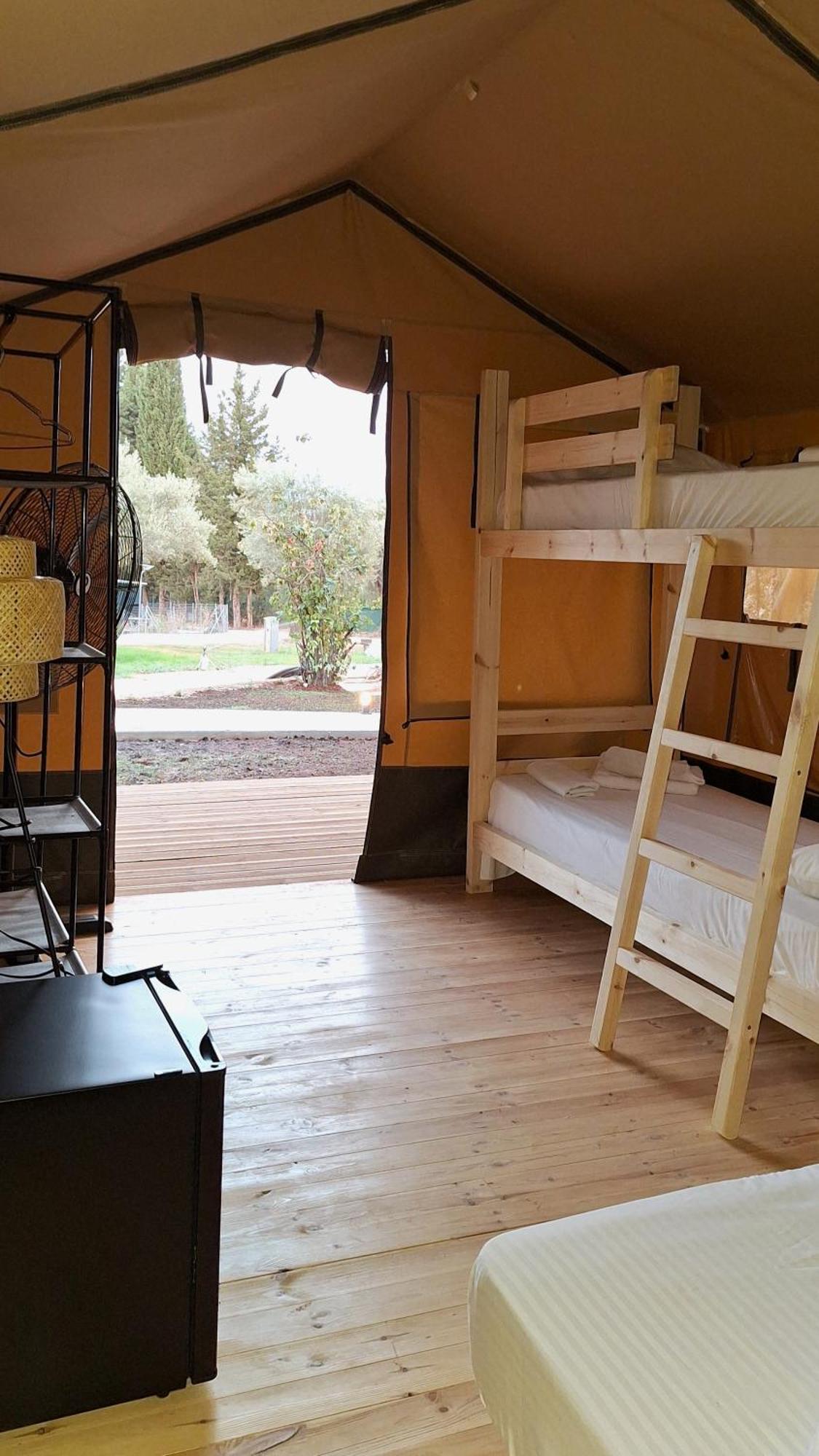 Nirikos Camping Spasmeni Vrisi Rom bilde