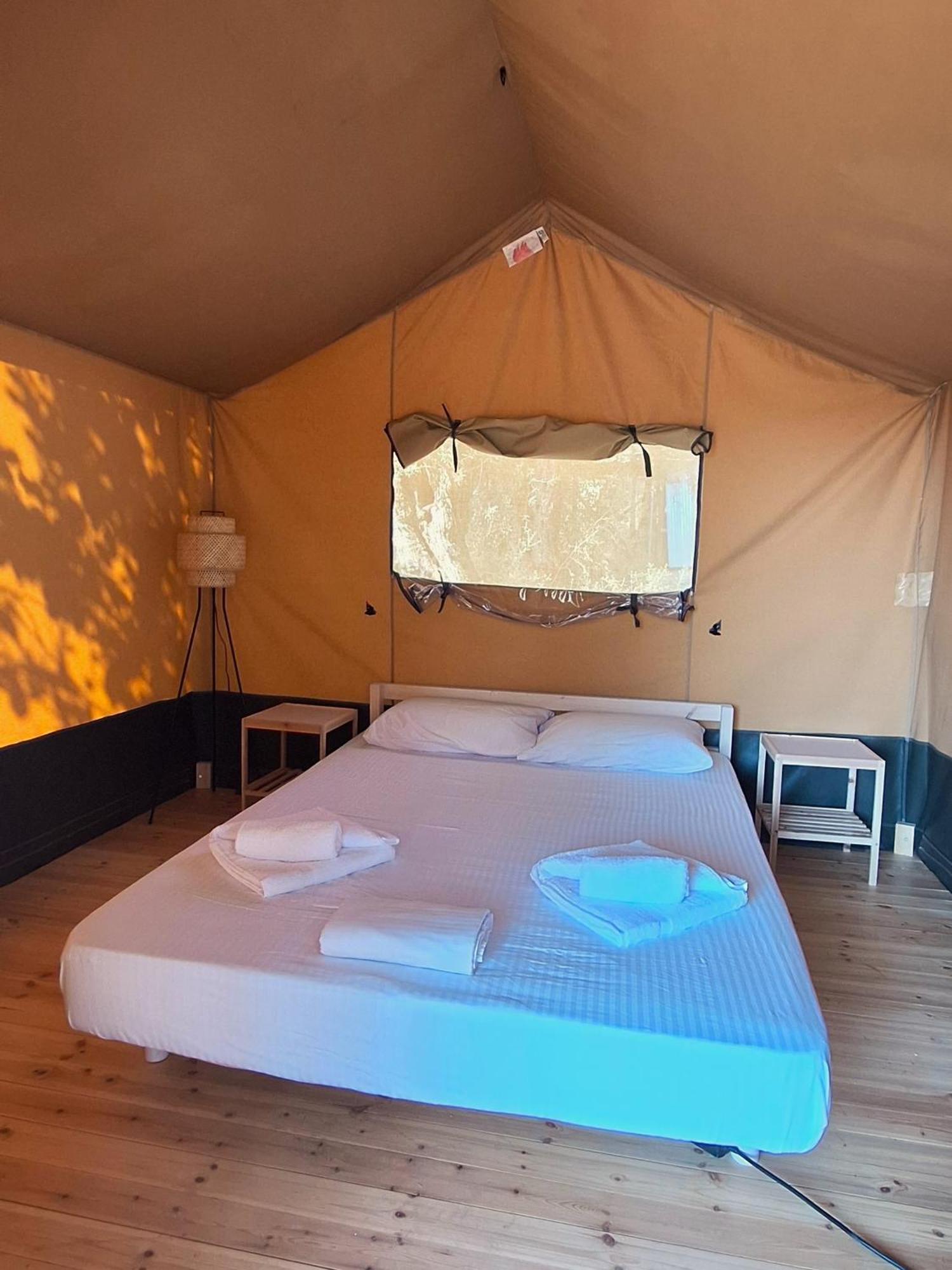 Nirikos Camping Spasmeni Vrisi Rom bilde