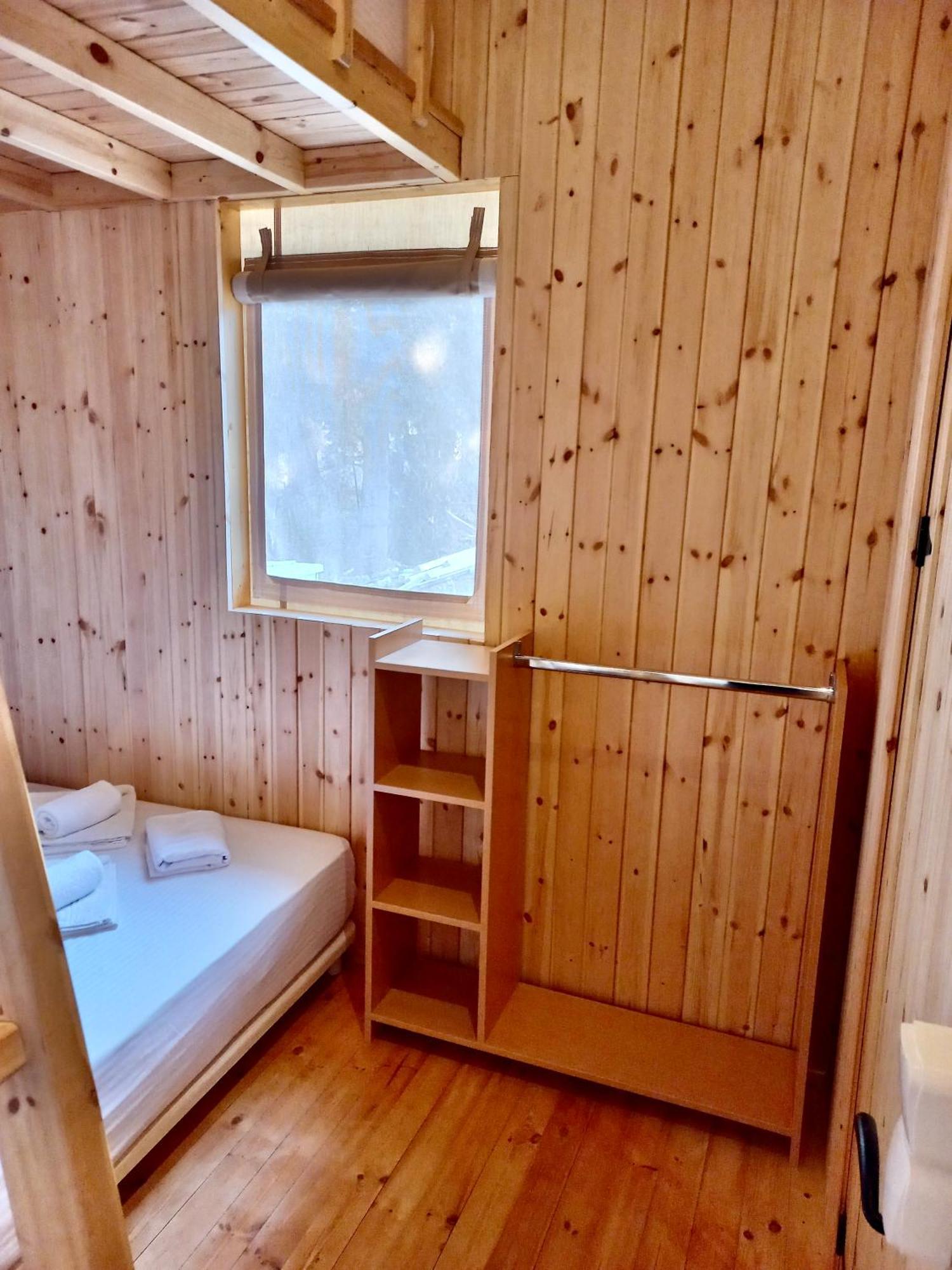 Nirikos Camping Spasmeni Vrisi Rom bilde