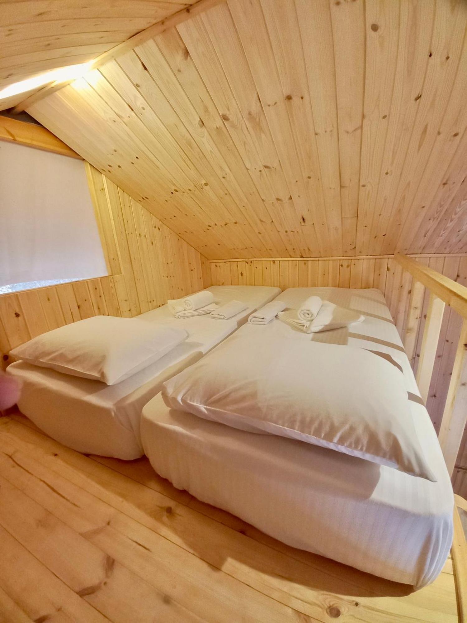 Nirikos Camping Spasmeni Vrisi Rom bilde