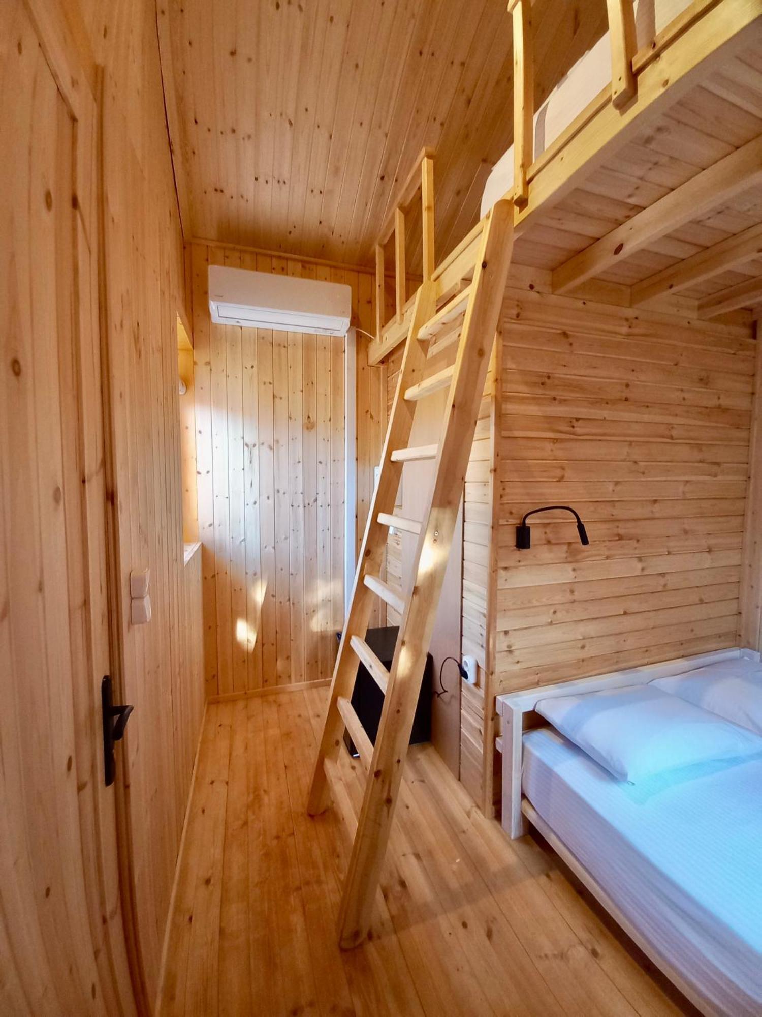 Nirikos Camping Spasmeni Vrisi Rom bilde