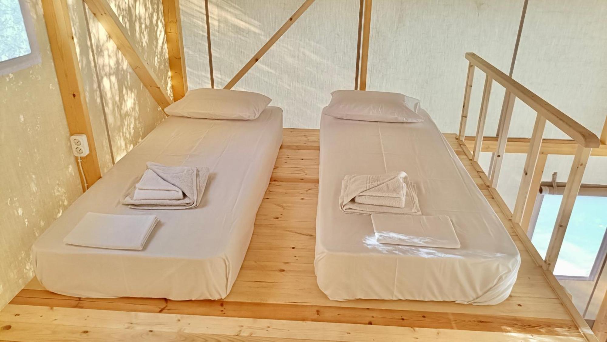 Nirikos Camping Spasmeni Vrisi Rom bilde